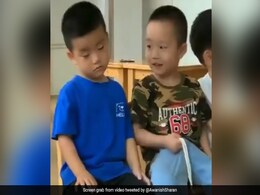 छोटे बच्चे को क्लास में आने लगी नींद, तो बगल में बैठे दोस्त ने किया कुछ ऐसा, Video देख आप भी कहेंगे So Cute छोटे बच्चे को क्लास में आने लगी नींद, तो बगल में बैठे दोस्त ने किया कुछ ऐसा, Video देख आप भी कहेंगे So Cute