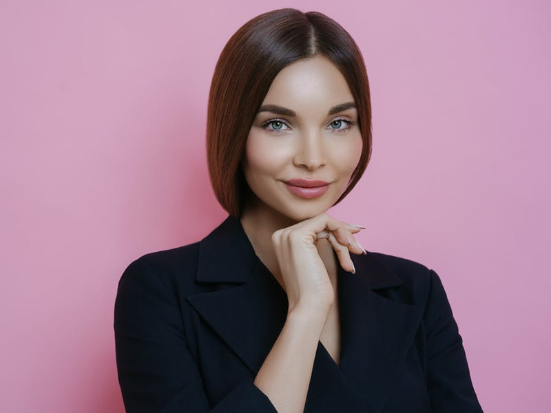 5 Make-Up Hacks For Hiding The Double Chin