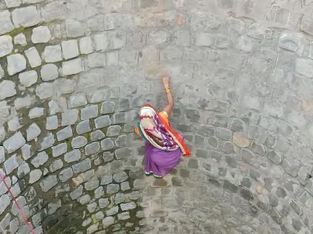 Desperate For Water, Villagers Climb Well Without A Rope