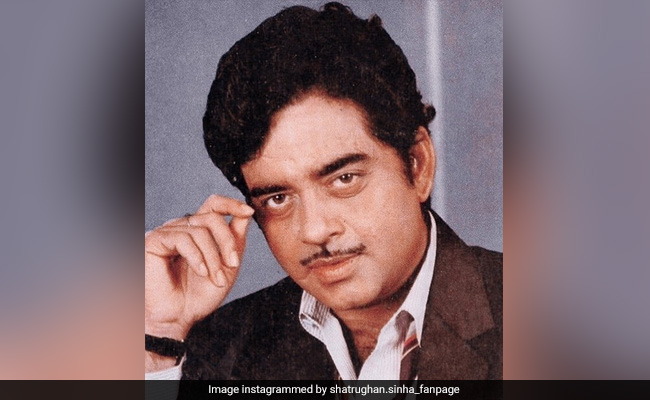 शत्रुघ्न सिन्हा के बेटे 'लव' हैं बेहद हैंडसम, लेटेस्ट PHOTO देख उड़े फैंस के होश बोले- भइया आपके सामने तो वरुण धवन भी फेल...