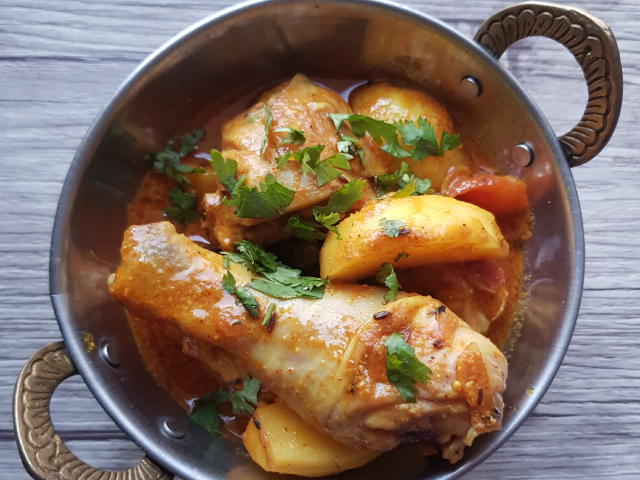 Aloo Chicken Curry Recipe | How To Make Aloo Chicken Curry