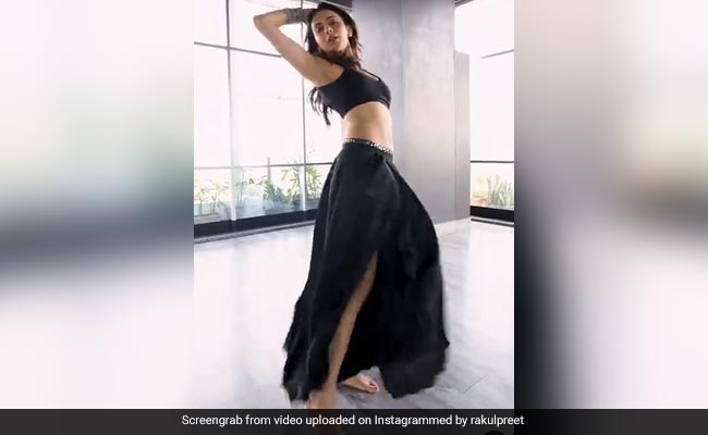 On Rakul Preet Singh's Rocking Dance Video, A Comment From Boyfriend Jackky Bhagnani