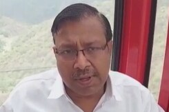 हिमाचल में केबल कार में फंसे लोगों ने कहा, 'जंगल में हम उतरने लायक नहीं हैं' हिमाचल में केबल कार में फंसे लोगों ने कहा, 'जंगल में हम उतरने लायक नहीं हैं'