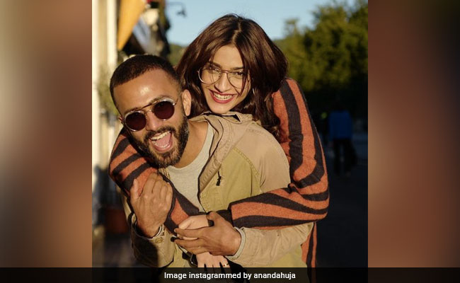 Anand Ahuja Compliments His Wife Sonam Kapoor As She Enters Her Third Trimester