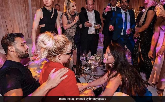 A New Pic From Britney Spears And Sam Asghari's Wedding. Bonus - Selena Gomez