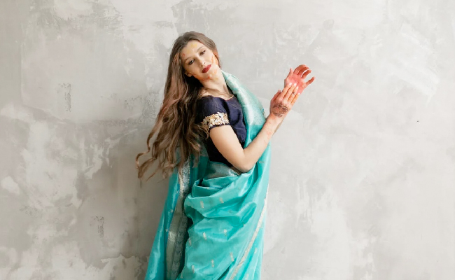 Amazon Wardrobe Refresh Sale: You Can't Miss Out On These Beautiful Sarees At Upto 80% Off