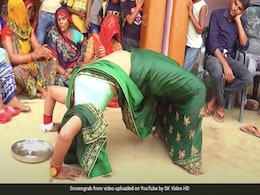 नई दुल्हन ने ससुराल में ऐसे आसन लगा किया डांस की देखते रह गए लड़के वाले, लोग बोले- बाबा रामदेव को ये सीखना चाहिए नई दुल्हन ने ससुराल में ऐसे आसन लगा किया डांस की देखते रह गए लड़के वाले, लोग बोले- बाबा रामदेव को ये सीखना चाहिए