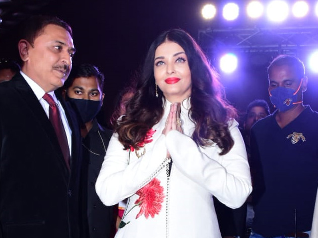 Celeb Spotting: Aishwarya Rai Bachchan Pictured At An Event