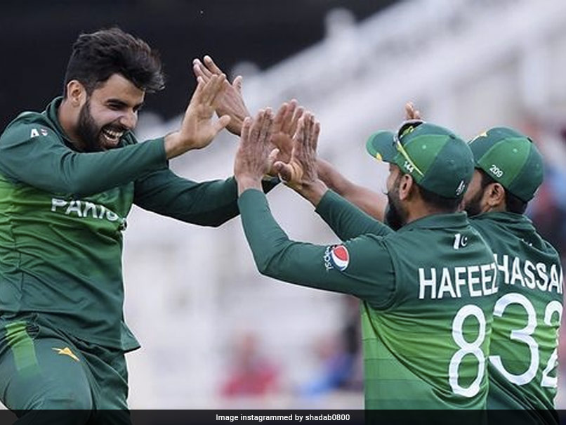 "Ab Haath Neechay Ker Lo": Pakistan Cricketer Shadab Khan Trolls Teammate On Twitter