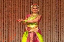 वीडियो: राधिका मर्चेंट का डेब्यू डांस परफॉर्मेंस, अंबानी दंपती ने की मेजबानी वीडियो: राधिका मर्चेंट का डेब्यू डांस परफॉर्मेंस, अंबानी दंपती ने की मेजबानी