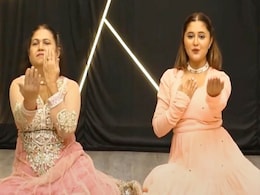 रश्मि देसाई ने मां के साथ 'कहना ही क्या' गाने पर किया खूबसूरत डांस, फैन्स बोले- पहली बार आपको भूल गए रश्मि देसाई ने मां के साथ 'कहना ही क्या' गाने पर किया खूबसूरत डांस, फैन्स बोले- पहली बार आपको भूल गए