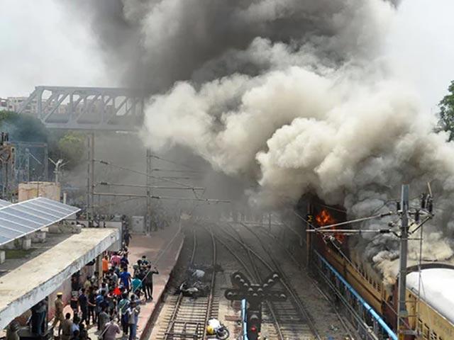 'Agnipath' Protests In 7 States, Mobs Burn Trains, Block Roads