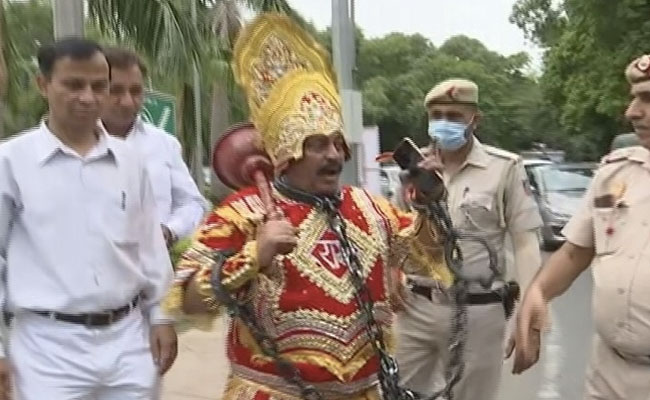 Rahul Gandhi Is "Ram", BJP Government Playing "Raavan": Congress Worker
