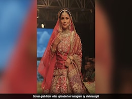 माथे पर टीका और लाल जोड़ा पहन किसके लिए दुल्हन बनीं शहनाज गिल? फैंस को याद आए सिद्धार्थ शुक्ला माथे पर टीका और लाल जोड़ा पहन किसके लिए दुल्हन बनीं शहनाज गिल? फैंस को याद आए सिद्धार्थ शुक्ला