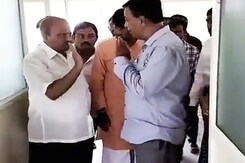 कैमरे में कैद : विधायक ने कॉलेज प्रिंसिपल को जड़ा थप्पड़ कैमरे में कैद : विधायक ने कॉलेज प्रिंसिपल को जड़ा थप्पड़