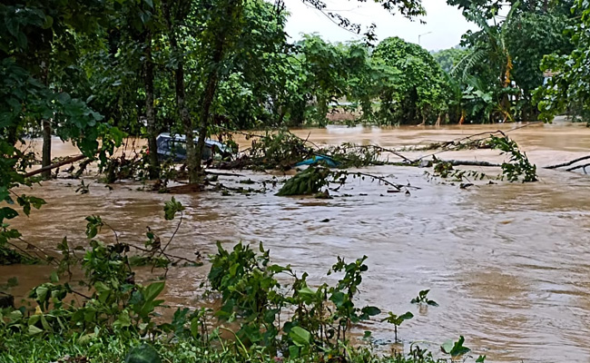 मेघालय के गारो हिल्स में हुए भूस्खलन में चार लोग जिंदा दबे