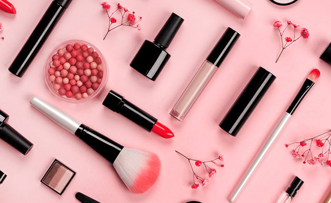 5 Must-Have Waterproof Makeup Essentials That You Need In Your Monsoon Beauty Kit