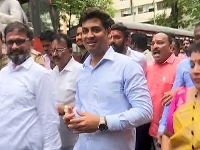 "Best Wishes To Sanjay Raut On Summons," Says Rebel Eknath Shinde's Son