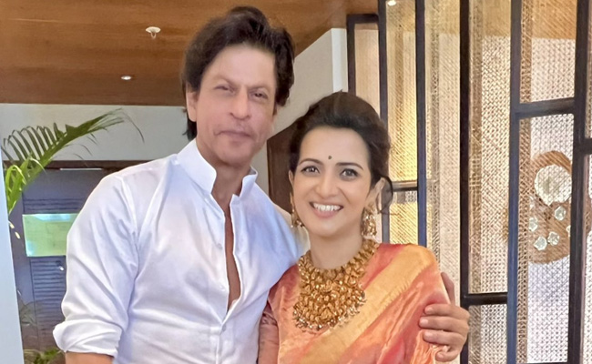 दिव्या दर्शिनी ने शाहरुख खान के साथ शेयर की नयनतारा के वेडिंग की अनदेखी फोटो, बोलीं- मैंने उन्हें कसकर गले लगाया