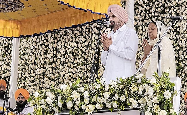 "Don't Know What His Fault Was," Asks Sidhu Moose Wala's Grieving Father