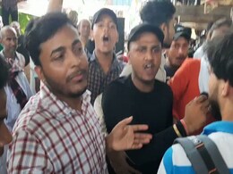 बिहार : कन्हैया कुमार की मौजूदगी में चल रहे सत्याग्रह में बीजेपी कार्यकर्ताओं का जमकर हंगामा बिहार : कन्हैया कुमार की मौजूदगी में चल रहे सत्याग्रह में बीजेपी कार्यकर्ताओं का जमकर हंगामा