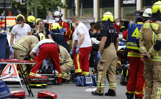 1 Killed, 30 Injured As Car Rams Into Crowd In Germany's Capital