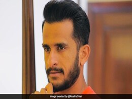 हसन अली ने चमचमाती घड़ी पहनकर यूं मारा पोज, साथी क्रिकेटर ने ऐसे लिए मजे हसन अली ने चमचमाती घड़ी पहनकर यूं मारा पोज, साथी क्रिकेटर ने ऐसे लिए मजे