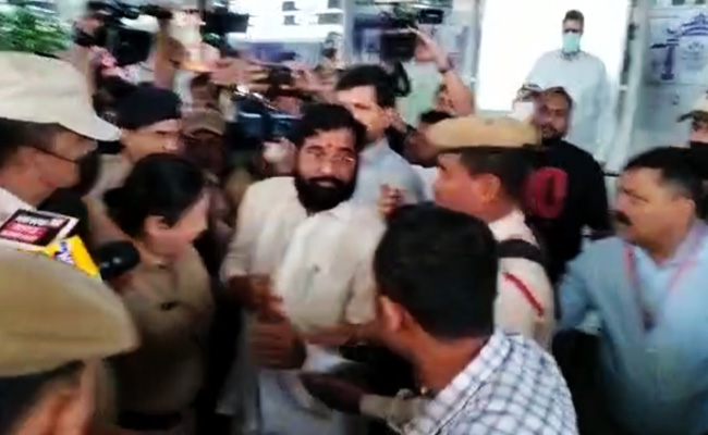 'BJP फिर असफल होगी' :  शिवसेना के मुखपत्र में 'बागी' विधायकों पर तंज