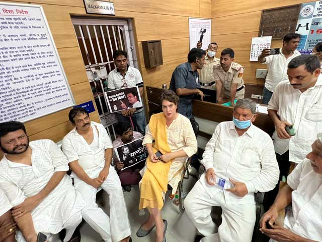 Priyanka Gandhi Checks On Detained Congress Leaders At Police Station