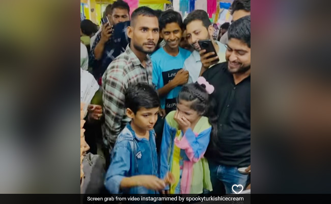 आइसक्रीम वाले ने बच्चे को कर दिया इतना तंग, पहले लगा रोने और फिर फेंक कर मारा कोन- देखें VIDEO