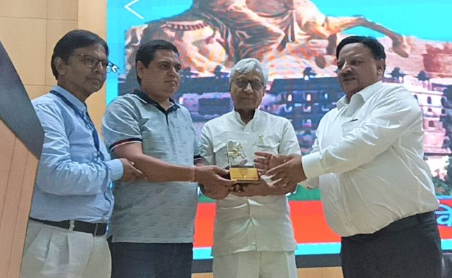 रानी लक्ष्मीबाई के बलिदान दिवस पर एनडीटीवी के मुकेश सिंह सेंगर को मिला सम्मान