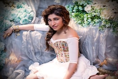 Tulsi Kumaar's Soulful Touch To The Song <i>Hum Nashe Mein Toh Nahin</i> Tulsi Kumaar's Soulful Touch To The Song <i>Hum Nashe Mein Toh Nahin</i>