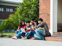 NEET 2024 परीक्षा केंद्र पर देरी से पेपर मिलने पर छात्रों ने की थी शिकायत, एनटीए ने छात्रों को दिए Grace Marks NEET 2024 परीक्षा केंद्र पर देरी से पेपर मिलने पर छात्रों ने की थी शिकायत, एनटीए ने छात्रों को दिए Grace Marks