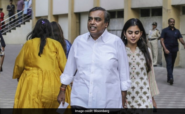 उद्योगपति मुकेश अंबानी बने नाना, बेटी ईशा ने दिया जुड़वां बच्चों को जन्म