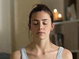 नींद में हमेशा पड़ जाता है खलल? ये 5 योगासन दिलाएंगे आपको गहरी नींद, खुद देखें असर नींद में हमेशा पड़ जाता है खलल? ये 5 योगासन दिलाएंगे आपको गहरी नींद, खुद देखें असर