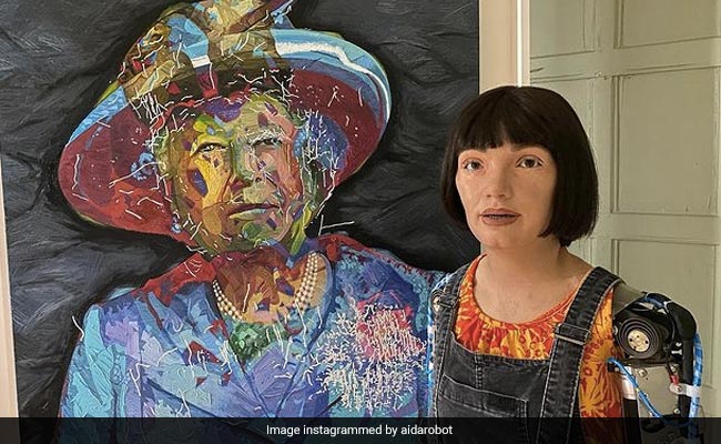 Robot Artist Paints The Queen For Platinum Jubilee Celebrations