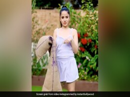 उर्फी जावेद के नए फैशन सेंस को देख उड़े लोगों के होश, बोरे से बनी ड्रेस पहनी तो बोले- अब रहम करो उर्फी जावेद के नए फैशन सेंस को देख उड़े लोगों के होश, बोरे से बनी ड्रेस पहनी तो बोले- अब रहम करो