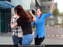 Viral Video: साली को बचाने के लिए जीजा ने पत्नी को गाड़ी के आगे धकेला, वीडियो देख कर रह जाएंगे शॉक्ड Viral Video: साली को बचाने के लिए जीजा ने पत्नी को गाड़ी के आगे धकेला, वीडियो देख कर रह जाएंगे शॉक्ड