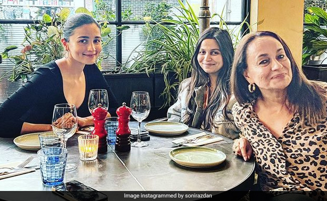 Alia Bhatt Enjoys Lunch Date With Mom Soni Razdan And Sister Shaheen Bhatt In London