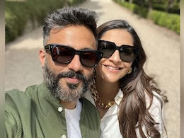 Sonam Kapoor's Delicious Looking Delicacy Will Tingle Your Sweet Tooth - See Pic Sonam Kapoor's Delicious Looking Delicacy Will Tingle Your Sweet Tooth - See Pic