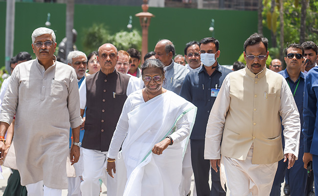 "Rashtrapatni" Remark Row Turns Into Sonia Gandhi vs BJP: 10 Points