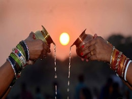 सूरज देवता की रविवार के दिन ऐसे करेंगे पूजा तो घर में आएगी बरकत, बस इन बातों का रखना होगा ध्यान सूरज देवता की रविवार के दिन ऐसे करेंगे पूजा तो घर में आएगी बरकत, बस इन बातों का रखना होगा ध्यान
