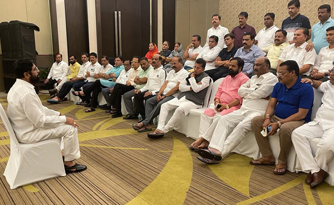 Maharashtra Deputy Speaker May Send Notices To 16 Sena Rebels: Sources