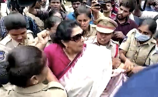 Renuka Chowdhury Of Congress Tries To Defend Grabbing A Cop's Collar