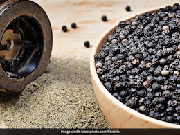 काली मिर्च को पीसकर घी के साथ मिलाकर खाना किसी वरदान से कम नहीं, गजब फायदों की लिस्ट पढ़कर रह जाएंगे दंग काली मिर्च को पीसकर घी के साथ मिलाकर खाना किसी वरदान से कम नहीं, गजब फायदों की लिस्ट पढ़कर रह जाएंगे दंग