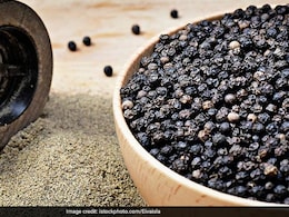 काली मिर्च को देसी घी के साथ खाने से क्या होता है? इन 5 बीमारियों के लिए है रामबाण, जानें सेवन करने का सही तरीका काली मिर्च को देसी घी के साथ खाने से क्या होता है? इन 5 बीमारियों के लिए है रामबाण, जानें सेवन करने का सही तरीका