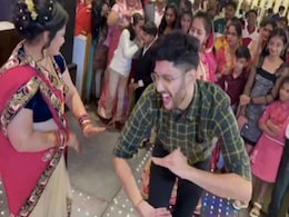अपनी दो-दो भाभियों पर अकेले भारी पड़ गया देवर, किया ऐसा जोरदार डांस कि छुड़ा दिए पसीने, लोग बोले- आज तो भाभी की शामत है अपनी दो-दो भाभियों पर अकेले भारी पड़ गया देवर, किया ऐसा जोरदार डांस कि छुड़ा दिए पसीने, लोग बोले- आज तो भाभी की शामत है
