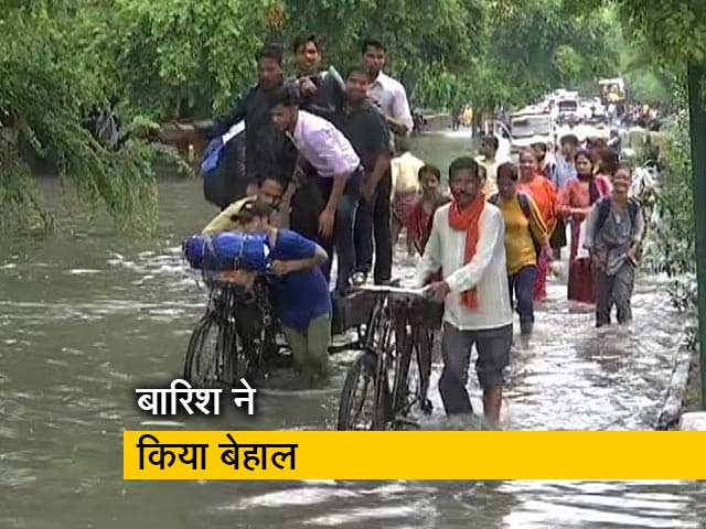 दिल्ली में बारिश से कई इलाकों में भरा पानी, सड़कों पर निकलना हुआ मुश्किल