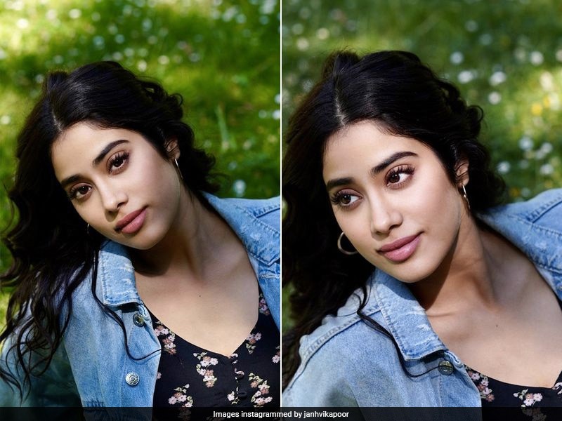Janhvi Kapoor's Summer Makeup Vanity Is All About Rosy Tints And Defined Eyes