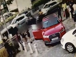 हैदराबाद गैंगरेप केस: पुलिस ने हिरासत में लिया चौथा आरोपी, पांचवां अभी भी फरार हैदराबाद गैंगरेप केस: पुलिस ने हिरासत में लिया चौथा आरोपी, पांचवां अभी भी फरार